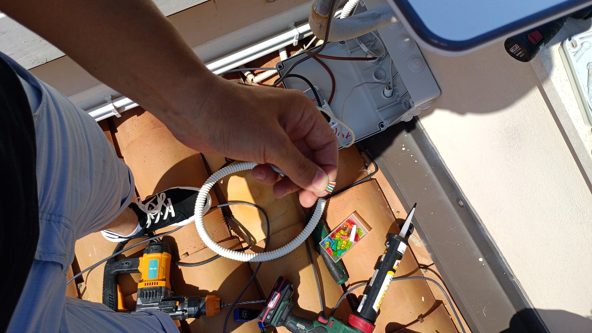 Preparazione di cavi e materiali prima dell'installazione Starlink